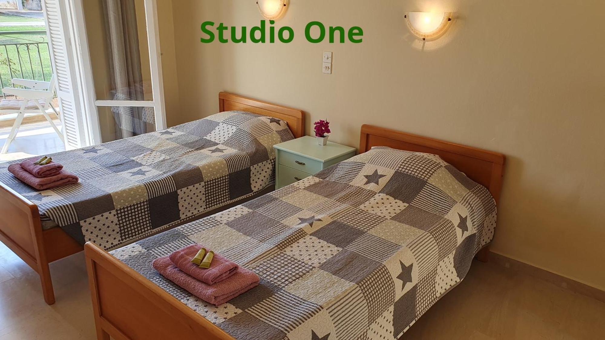 Kivotos Villa Studios Roda  Room photo